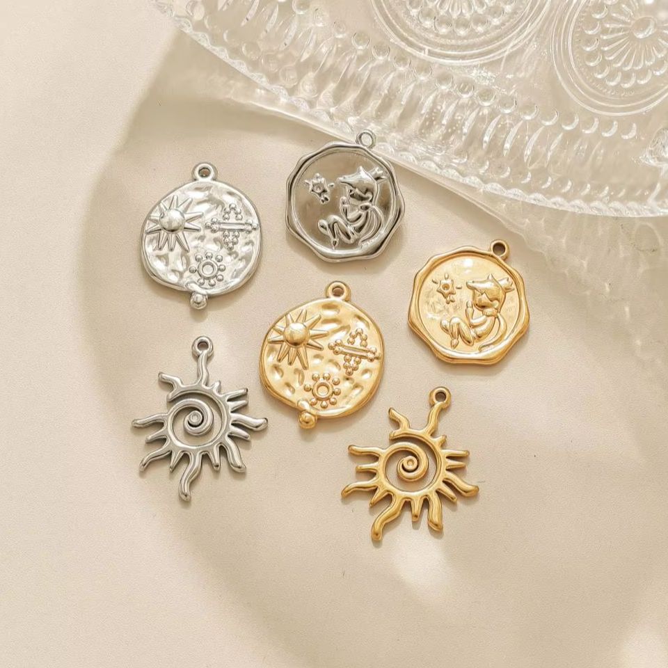 Vintage Fashion Stores - 3点セット ステンレス製「星の王子さま」レトロペンダント – 18Kゴールドメッキ、防水加工、DIYジュエリー用パーツ
