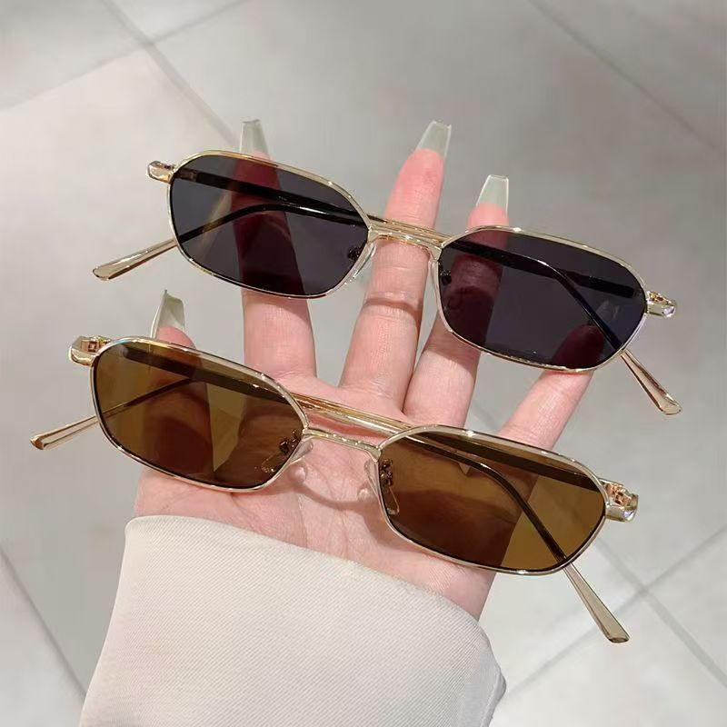 Vintage Outdoor Fashion - 新作、小ぶりのフレームのスチームパンク風サングラス。高級ブランド、ヴィンテージデザイン、クラシックな男性用、多角形のメタルフレーム、UV400カット。