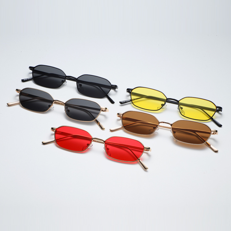 新作、小ぶりのフレームのスチームパンク風サングラス。高級ブラ - Vintage Outdoor Fashion のレビューと価格